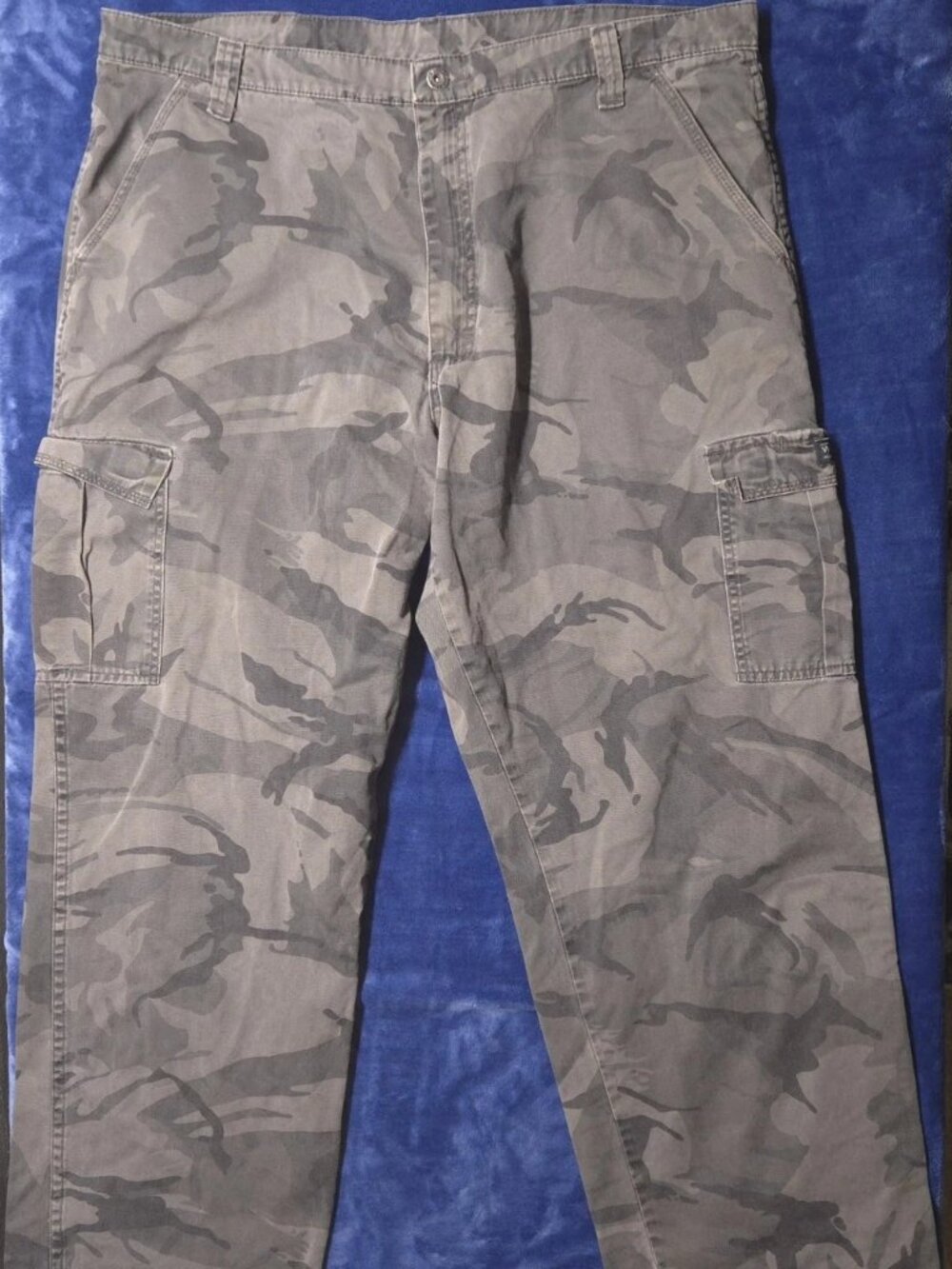 VTG Wrangler Dark Grey Faded Camo Denim Cargo Pants 40x30